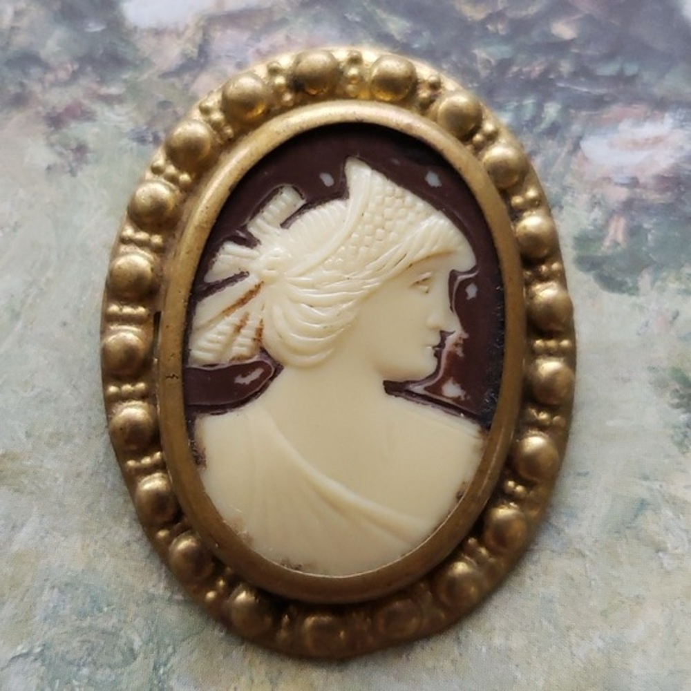 Vintage molded Plastic Cameo